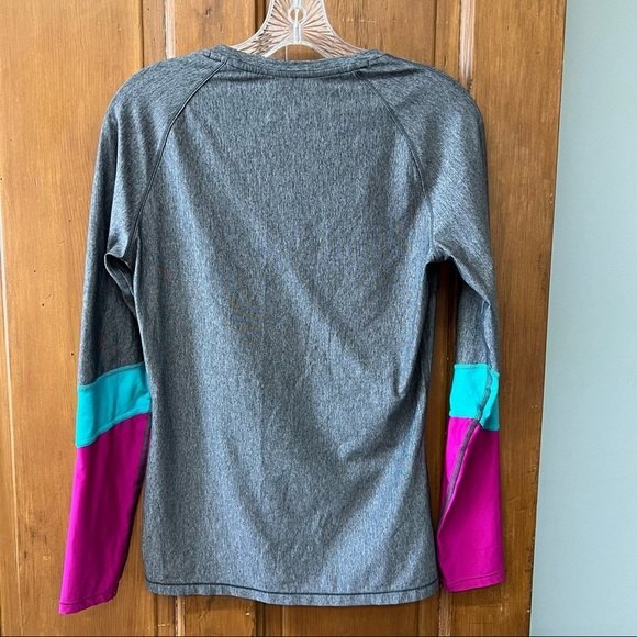 Under Armour fitted long sleeve heat gear women's small‎ cute magenta and teal - Picture 3 of 3